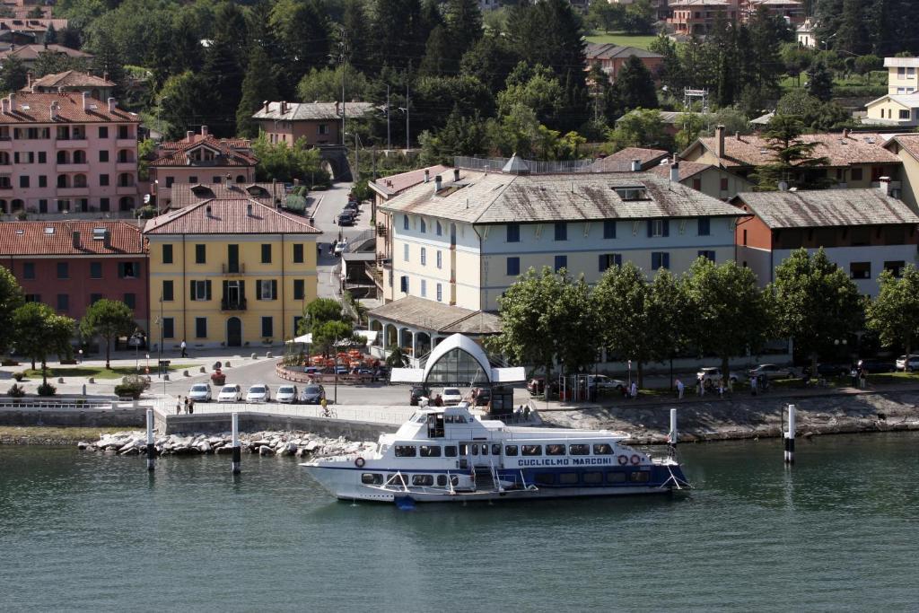 Hotel Risi Colico Exterior photo